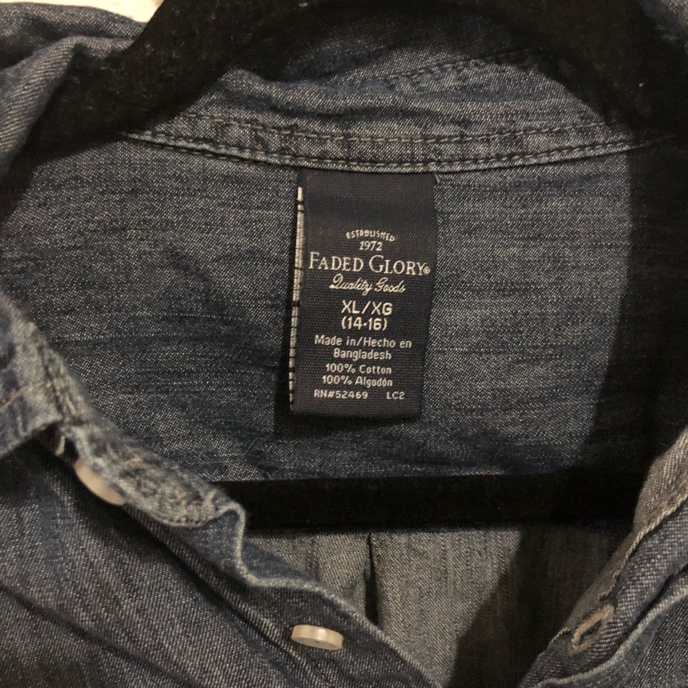 Large Faded Glory  Denim Button Down |21| - Picture 4 of 4
